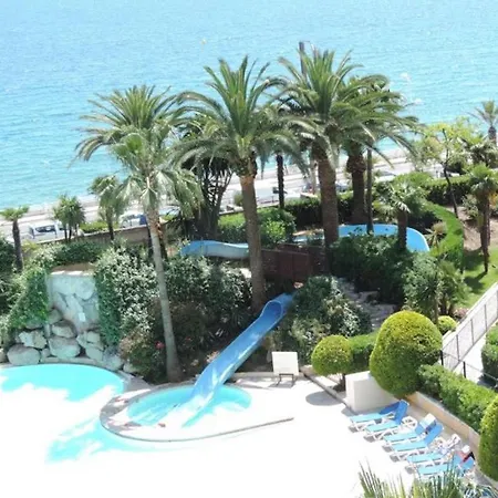 Sleep In Between Sea And Mountains Cannes
