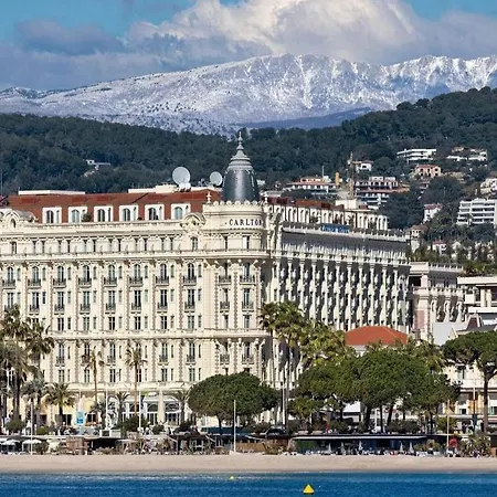 Sleep In Between Sea And Mountains Cannes