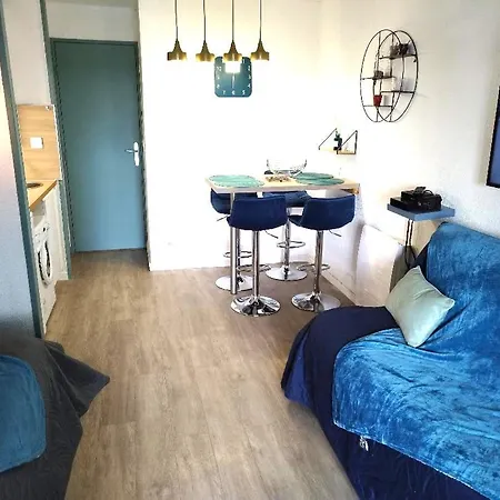Sleep In Between Sea And Mountains Apartment